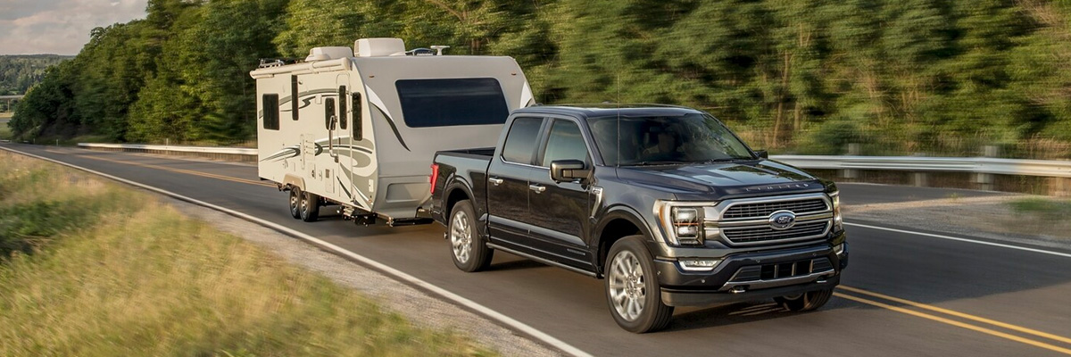 2023 Ford F-150® pickup pulling a trailer