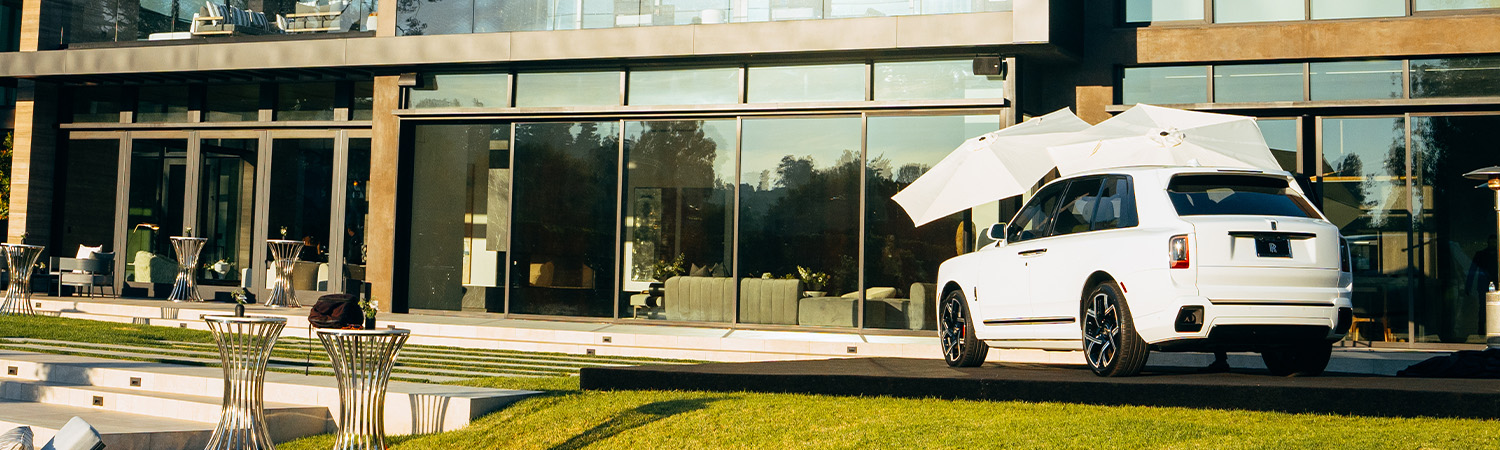 Wide view of the rear of a Rolls-Royce Cullinan Series II