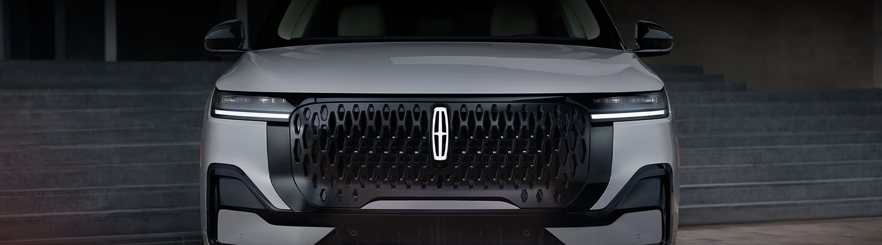Close up of the front of the 2027 Lincoln Nautilus