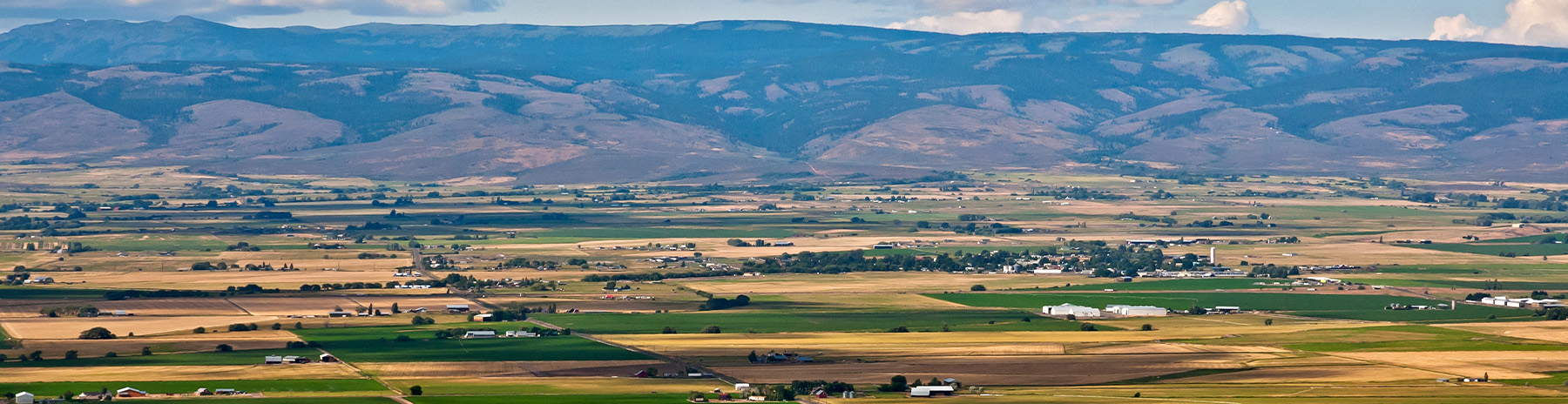 Yakima Valley scenic, a panoramic view on a clear summer day with some clouds in the sky